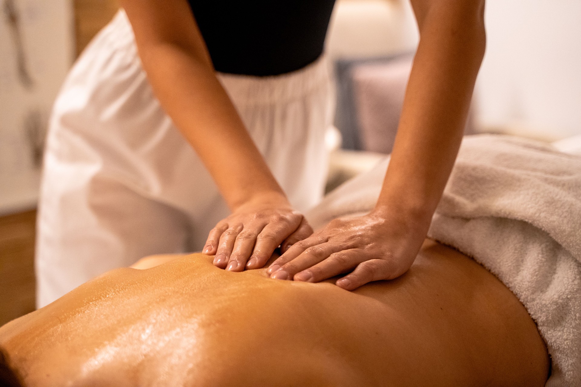 Massage therapy for relaxing with oil Massage therapy for relaxing with oil